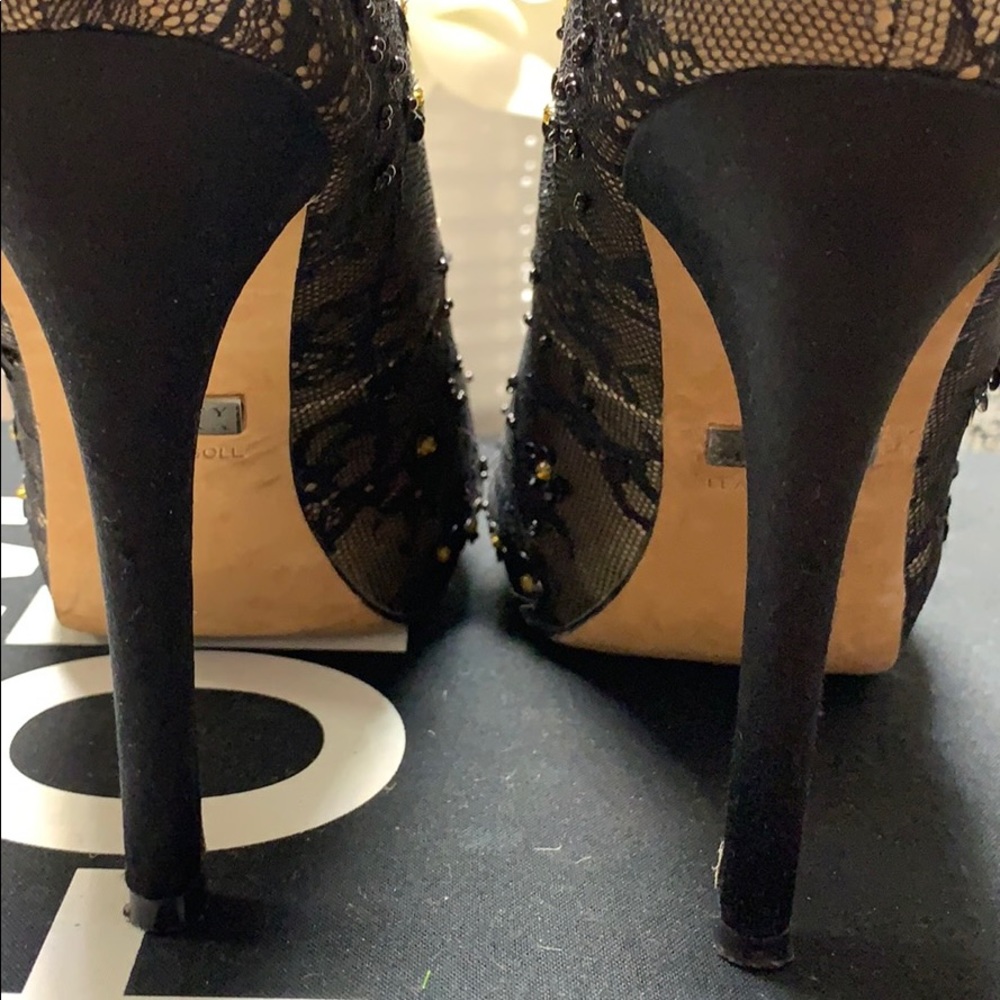 Badgley Mischka 'Stella' Pump - Picture 14 of 16